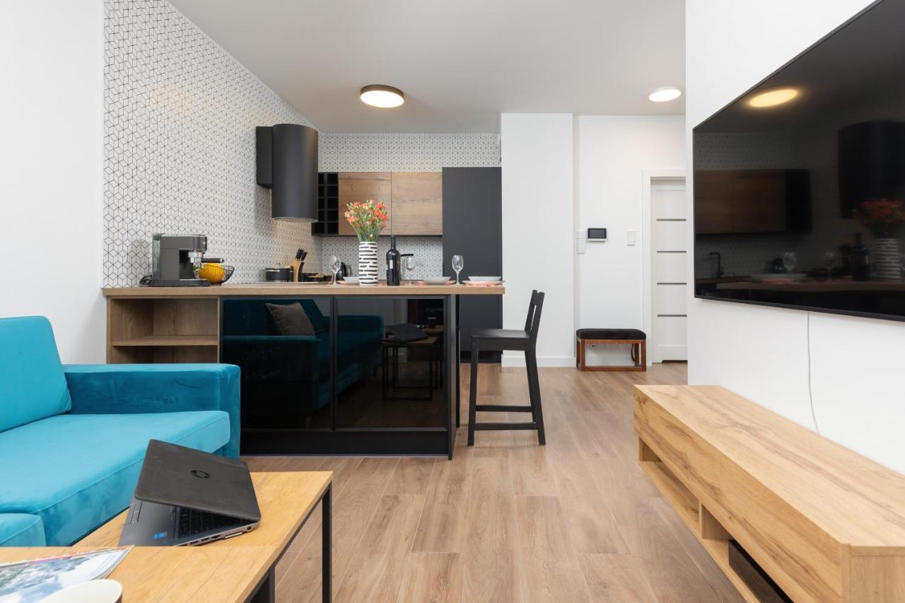 Srodmiescie Warsaw Muranow Apartments With Parking By Noclegi Renters Exteriör bild