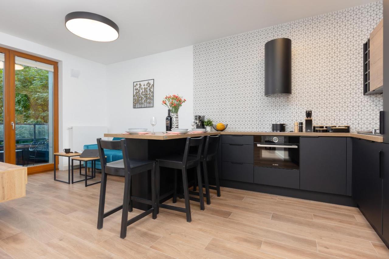Srodmiescie Warsaw Muranow Apartments With Parking By Noclegi Renters Exteriör bild