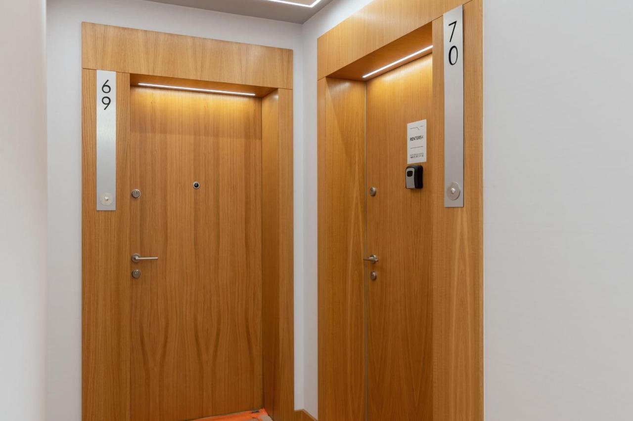 Srodmiescie Warsaw Muranow Apartments With Parking By Noclegi Renters Exteriör bild